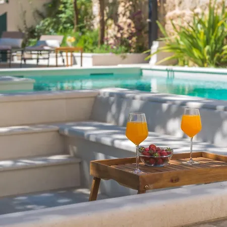 Villa Flores Garden *