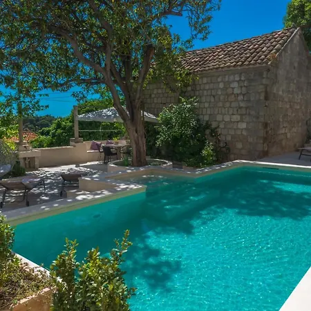 Flores Garden Villa