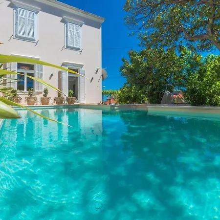 Вилла Flores Garden *