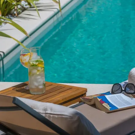 Вилла Flores Garden *