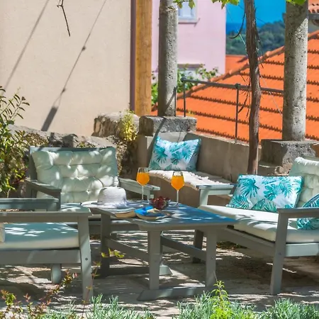 Flores Garden Villa
