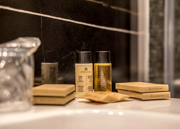 Flores Garden فيلة