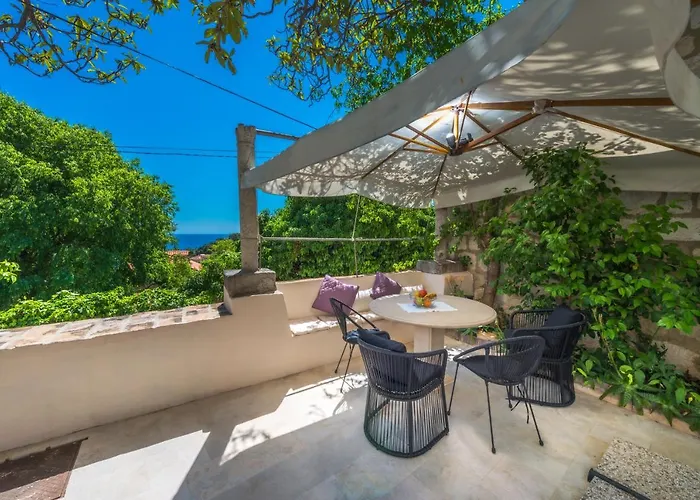 Flores Garden Villa *
