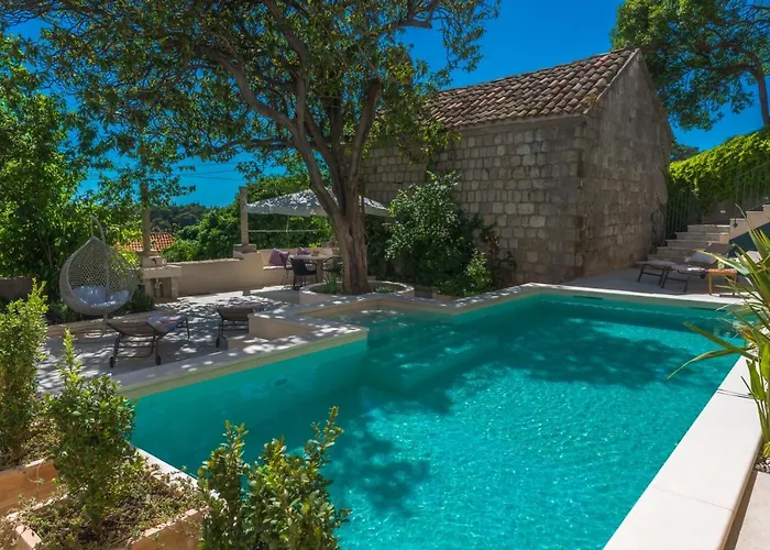 Flores Garden Villa