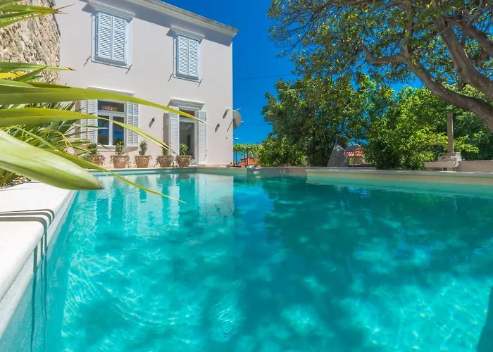 فيلة Flores Garden *