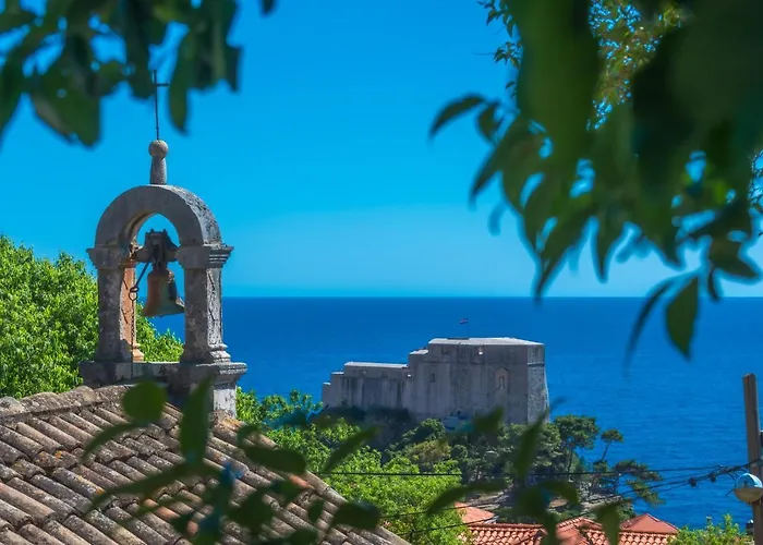 Flores Garden فيلة