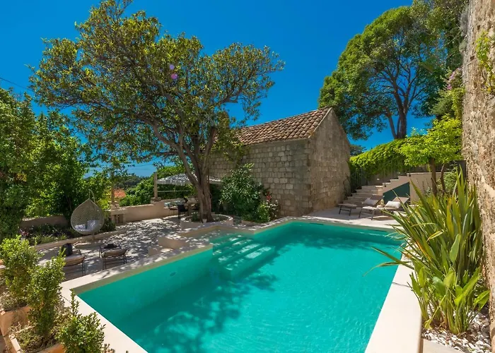 Flores Garden Villa
