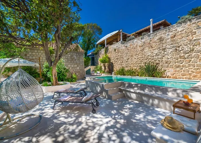 Flores Garden Villa *