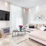 Flores Garden Villa *