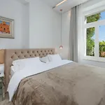 Flores Garden Villa *